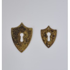 Kulcs címer, sárgarézből, "Biedermeier" patinásított